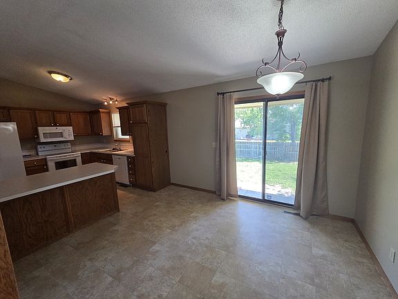 4th image of 704 S Highland Dr