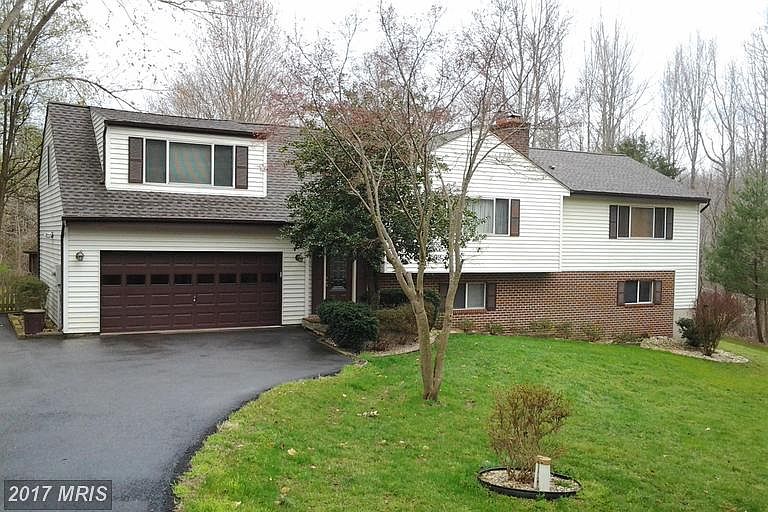 1st image of 910 Warner Dr