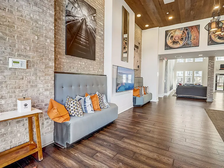 Spoke Apartments — Photo 15
