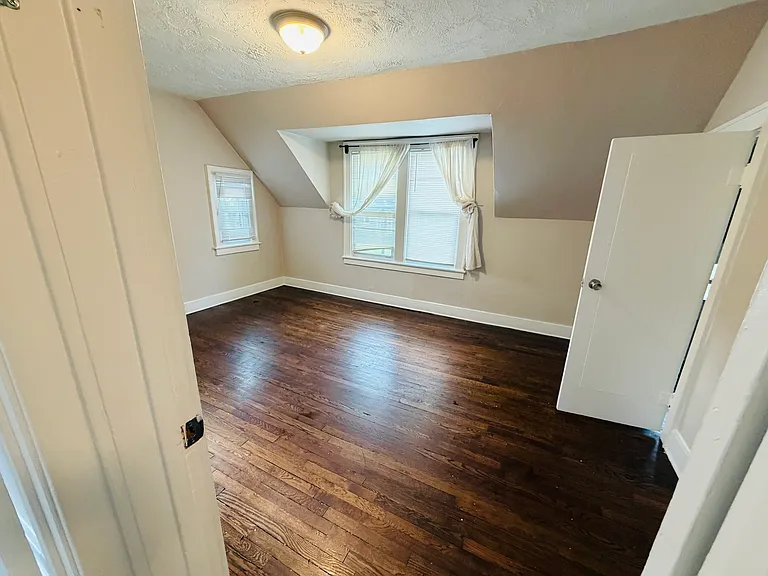 1007 Premont Ave — Photo 21