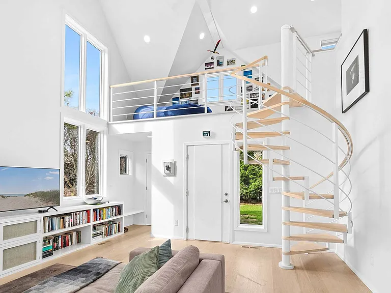 43 Beach Ave — Photo 4