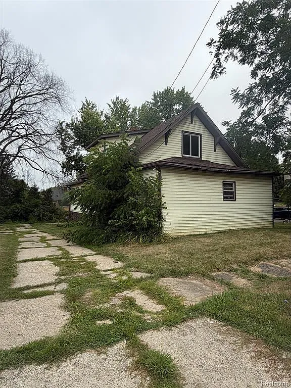 1208 W 4th Ave — Photo 1