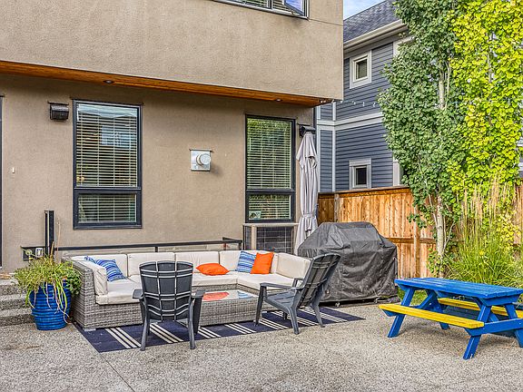 1935 47 Ave SW, Calgary-54_10052020