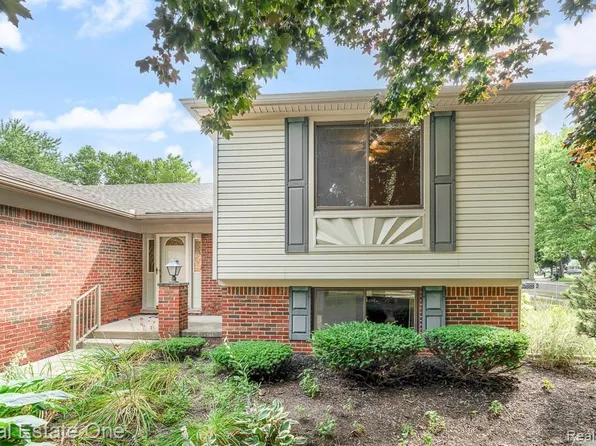 3444 Eagle Dr, Troy, MI 48083