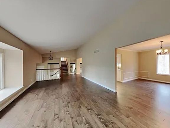 3rd image of 16743 Clayton Rd