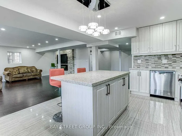 17 Lady Karen Cres #LOWER — Photo 5