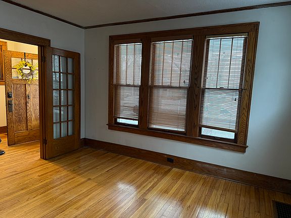 2nd image of 814 Dewey Ave
