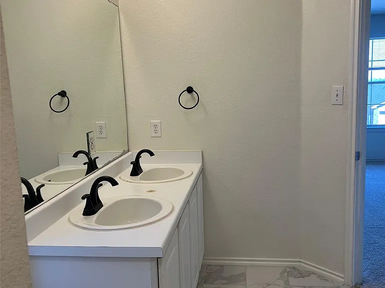 1209 Amberwood Loop — Photo 13
