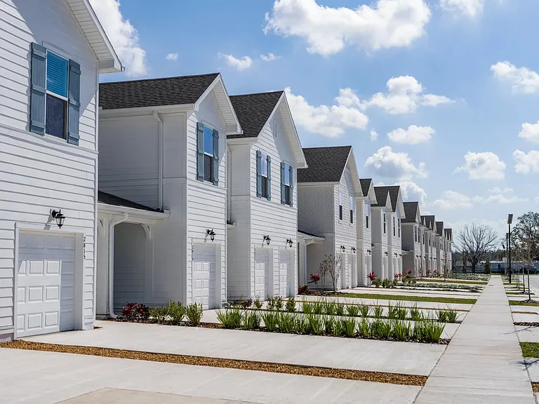 Discover the perfect blend of comfort and convenience at Amavi Kissimmee.