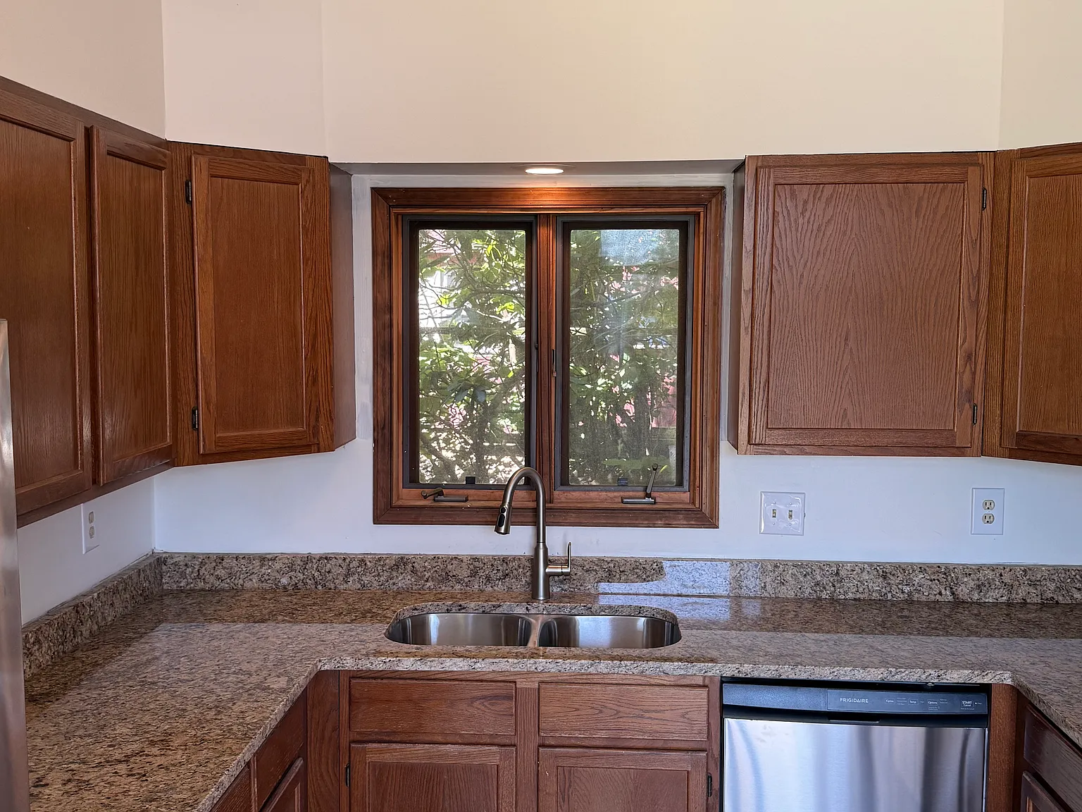 3 bed, 1780 sqft, $2,400 — Photo 4