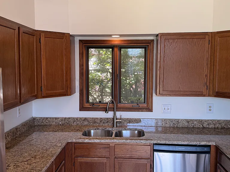 883 Washington St — Photo 4