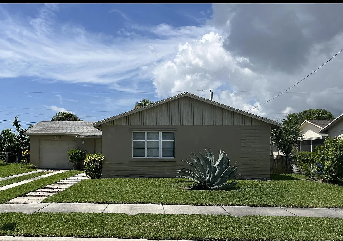 3 bed, 2.0 bath, 1364 sqft, $2,400 — Photo 1