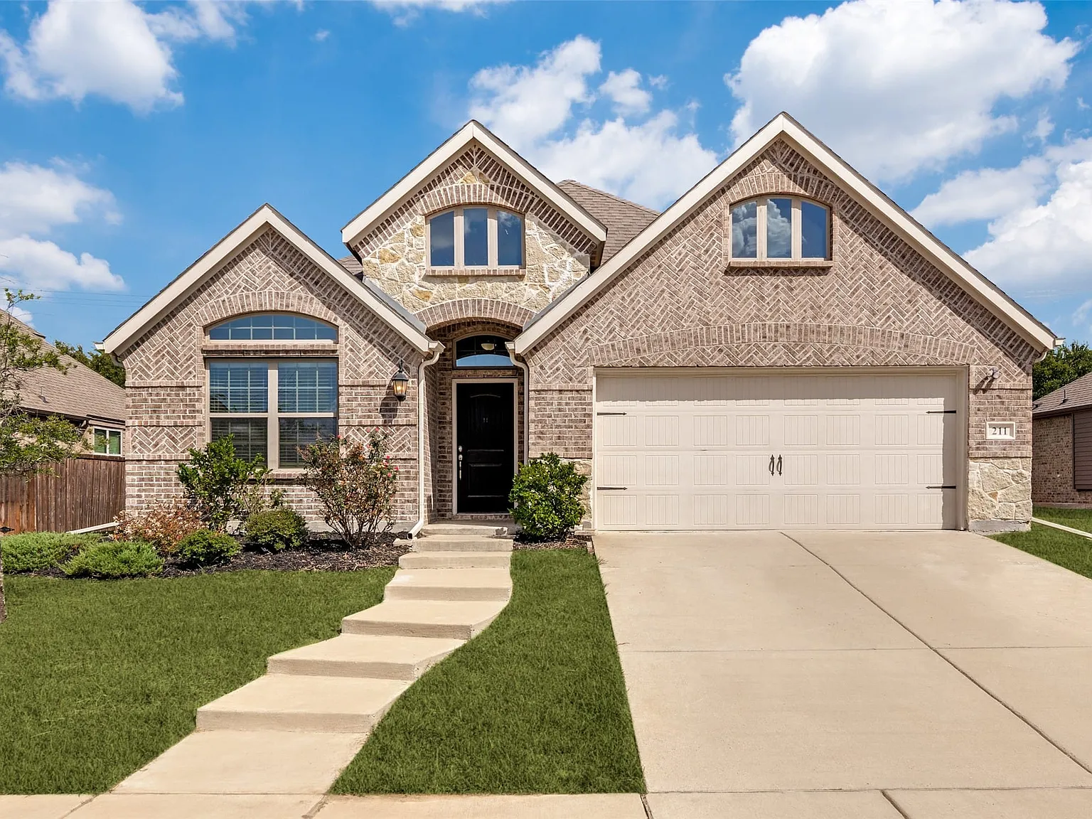 3 bed, 2.0 bath, 2120 sqft, $2,400 — Photo 1