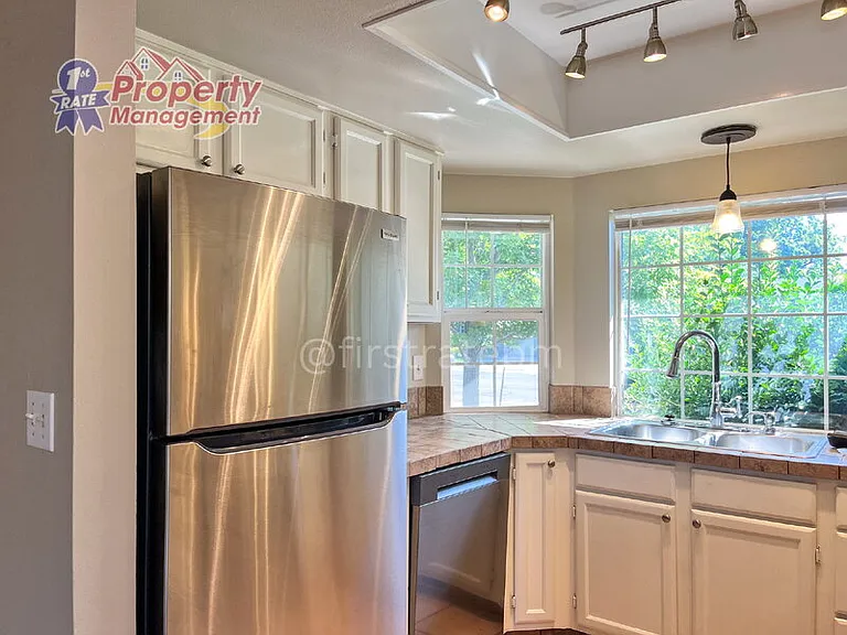 3079 N Columbine Ave — Photo 6