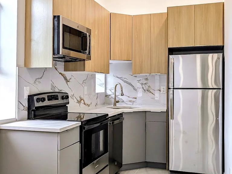 1701 Gates Ave #3R — Photo 12