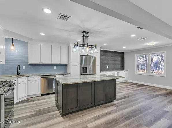 82 Woodshill Drive N, Lakewood, NJ 08701