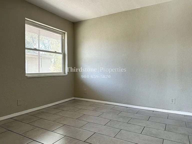 1437 W 26th St #4 — Photo 13