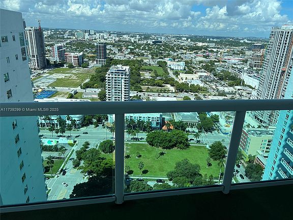 2nd image of 1800 N Bayshore Dr APT 3904