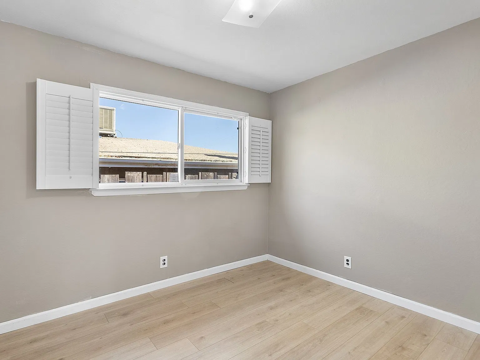 3 bed, 1039 sqft, $4,250 — Photo 4