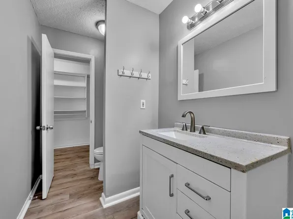 400 Skyview Dr E, Birmingham, AL 35209