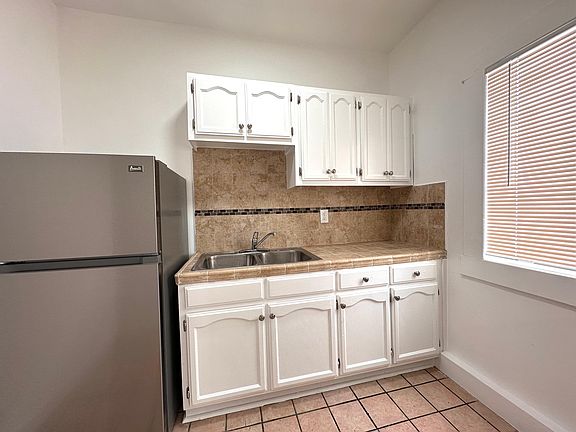 2nd image of 1325 S Hope St APT 302