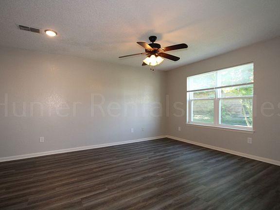 4th image of 3704A Hereford Ln