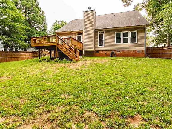2nd image of 125 E Glohaven Pl