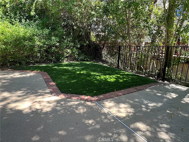 22840 Sparrowdell Dr — Photo 22