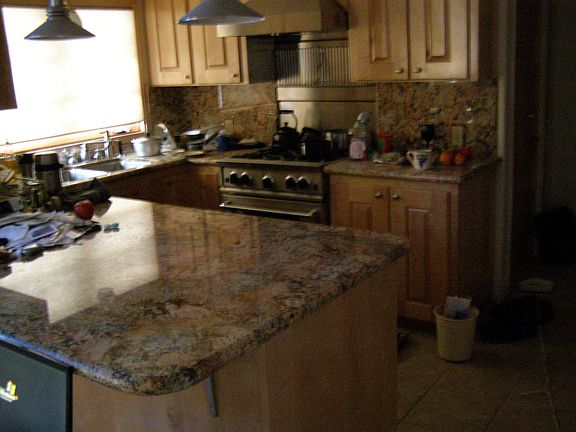 Kitchen in bottom unit