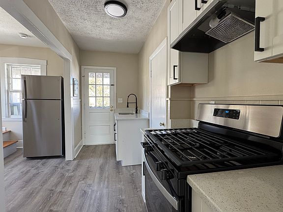 2nd image of 15 Essex St #1