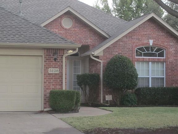 Nice Landscaping in lovely neighborhood area!