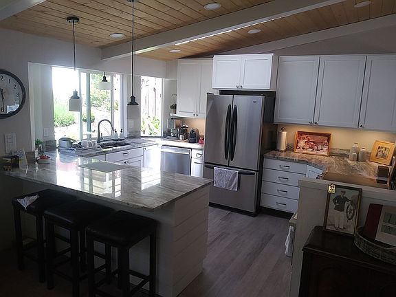 4th image of 2237 E Day Island Blvd W