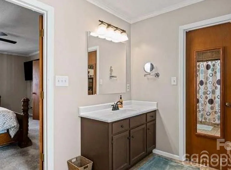 1212 Ashford St — Photo 8