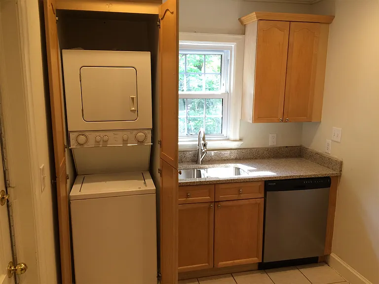 2627 Selwyn Ave — Photo 6