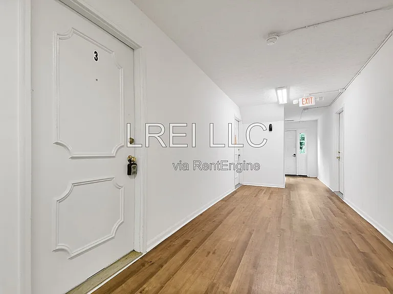 176 Thistlewood Ave #3 — Photo 2