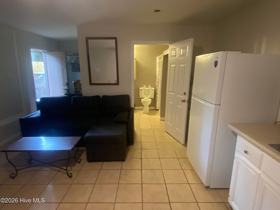 1st image of 2042 Fernwood Cir #B