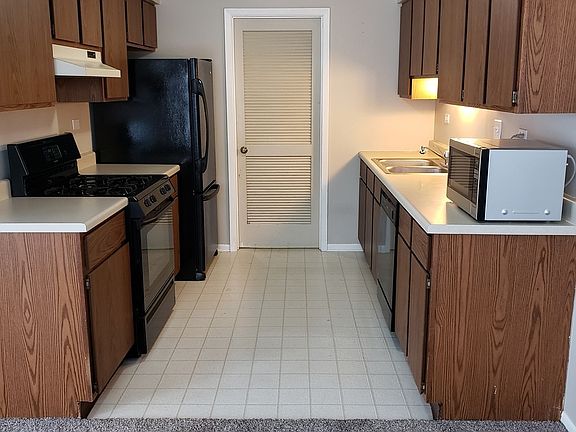 5th image of 1609 Durham Ct APT C
