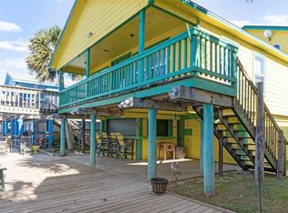 1321 Bay St, Crystal Beach, TX 77650