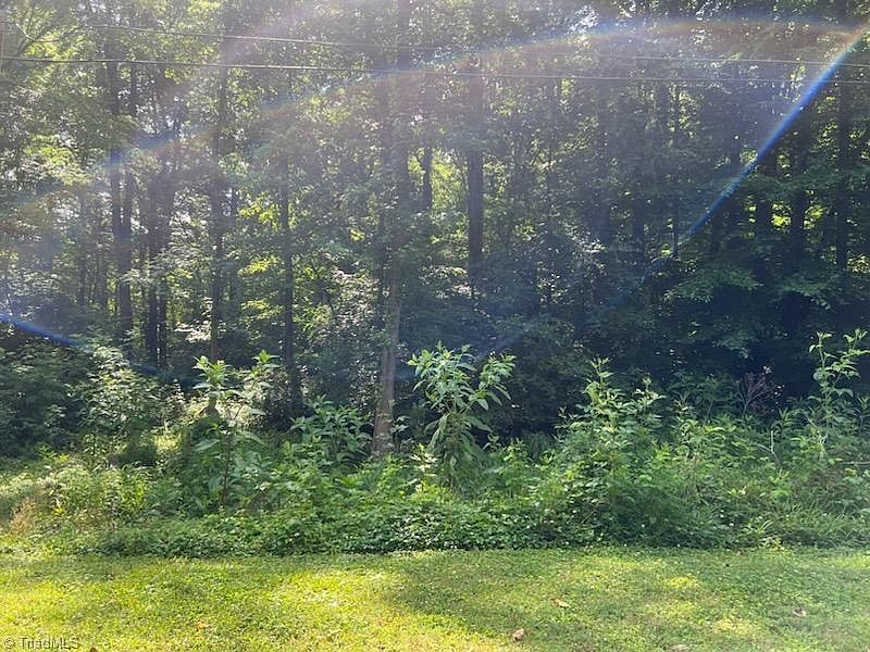 2nd image of 511 Eastwood Dr #12-16