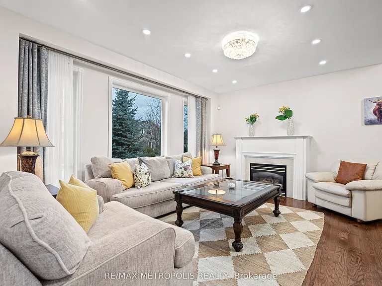 552 Feathergrass Cres #MAIN UPPER — Photo 3