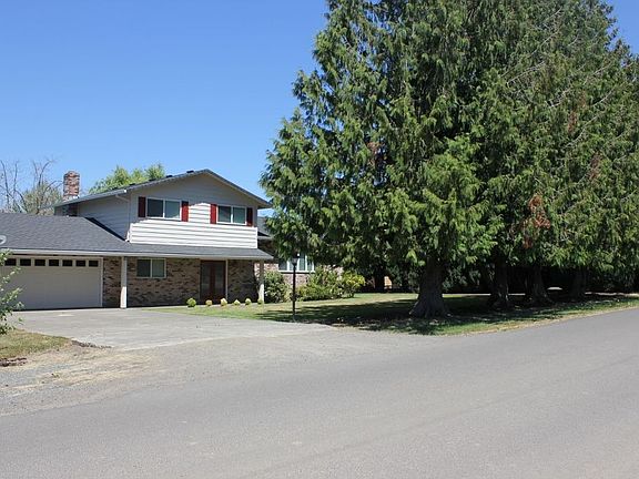 front of house tree-lined