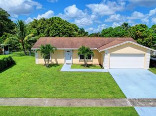204 Bobwhite Rd, Royal Palm Beach, FL 33411