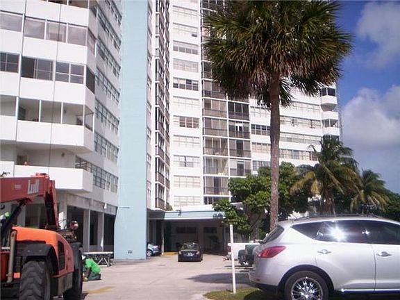 2nd image of 1301 Miami Gardens Dr APT 321W