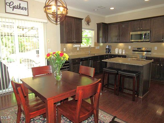 5th image of 724 Forrest Ln
