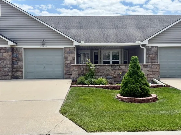 15621 Landauer Cir, Basehor, KS 66007