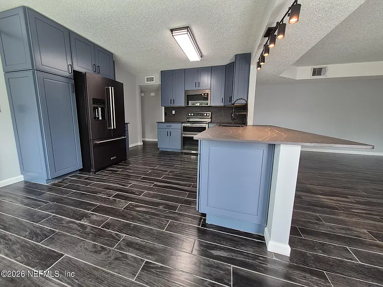 552 William Paca St — Photo 9