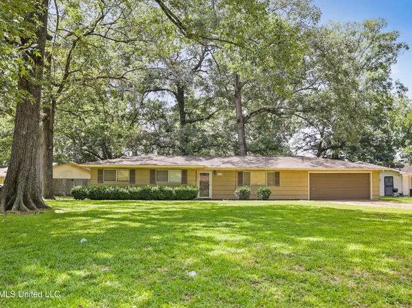 3302 Cherrywood Dr, Jackson, MS 39212