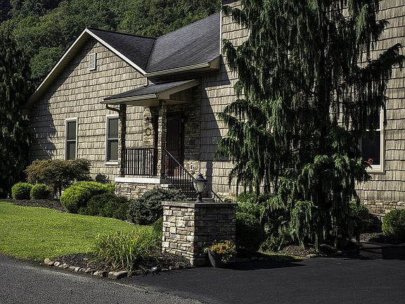 5th image of 297 Maple Ave