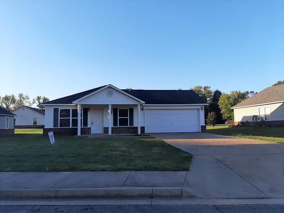 1st image of 7 Cypress Ave