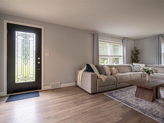 3rd image of 4060 Circle Dr